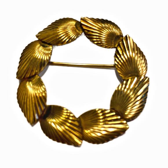 Vintage Winard 12K GF brooch wreath texture dimensional gold pin classic jewelry - Picture 1 of 5